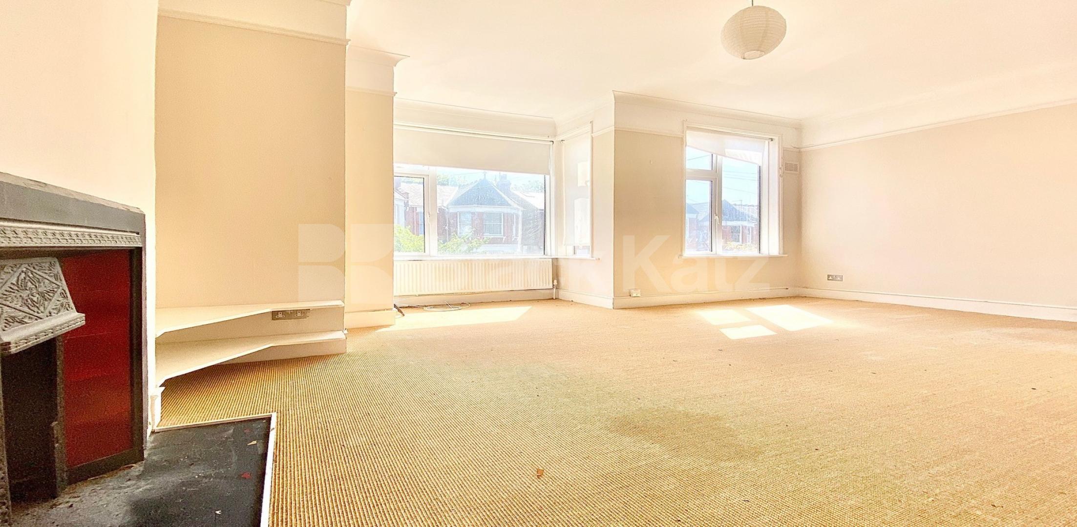 			VIRTUAL TOUR AVAILABLE!, 2 Bedroom, 1 bath, 1 reception Flat			 Barnard Hill, Muswell Hill
